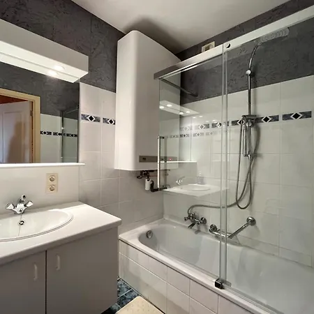 Cozy One-bedroom With Sea View And Pool T50